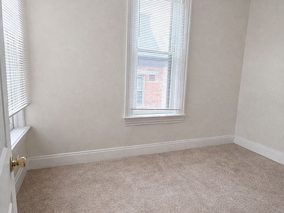 5th image of 265 Alexander St APT 1