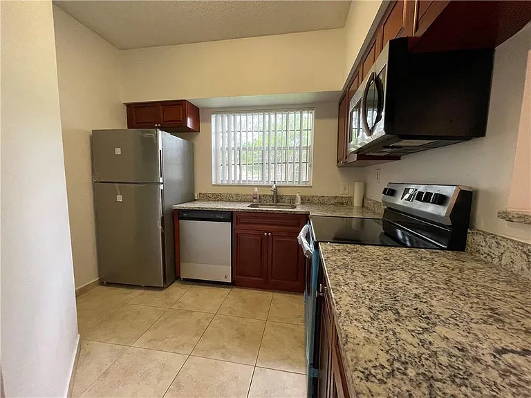 640 Cypress Club Way #J12 — Photo 17