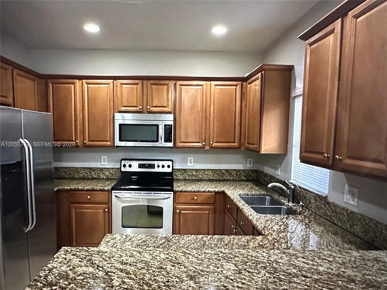 4 bed, 2.5 bath, 2026 sqft, $3,800 — Photo 3