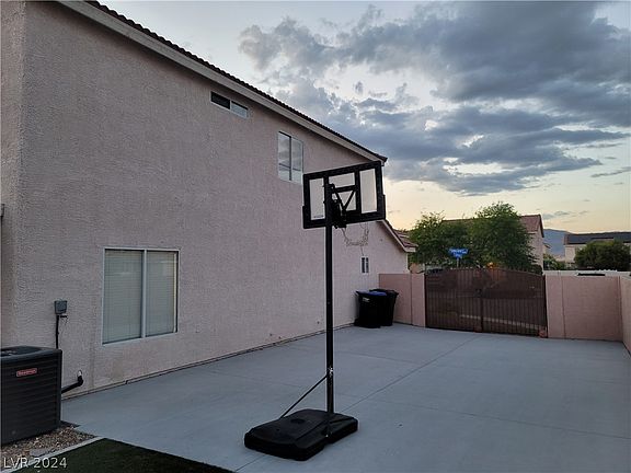 3rd image of 1113 Cliffbrook Hedge Ave