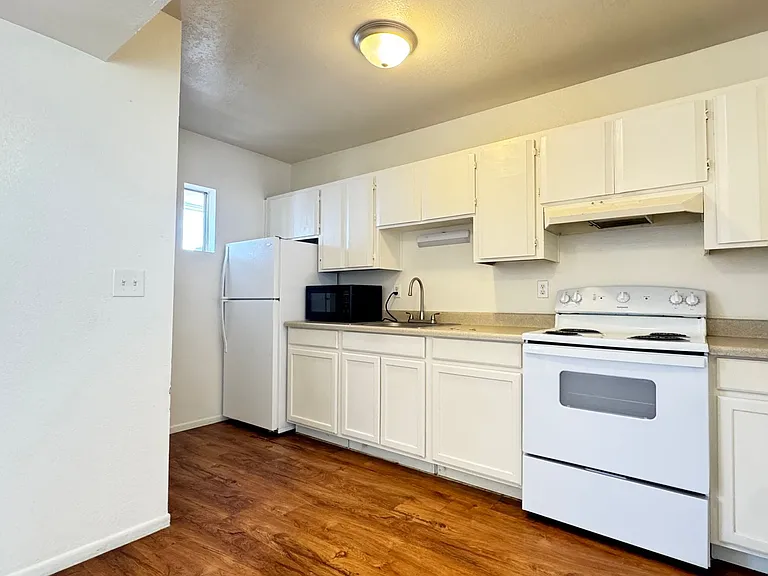 North Central (Stone and Prince), 2 story apartment complex with a/c! — Photo 25