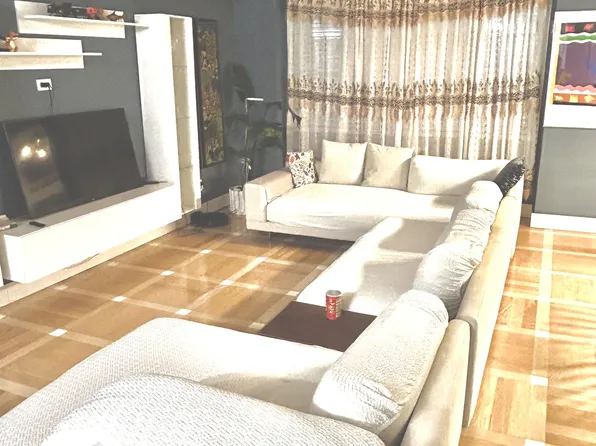 89-15 Parsons Boulevard image 3 of 9