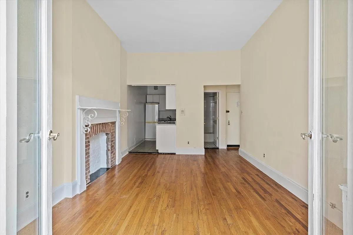 Building Photo - 340 W 88th St #3B