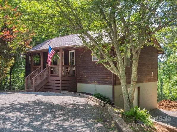 24 Fernwood Dr, Whittier, NC 28789