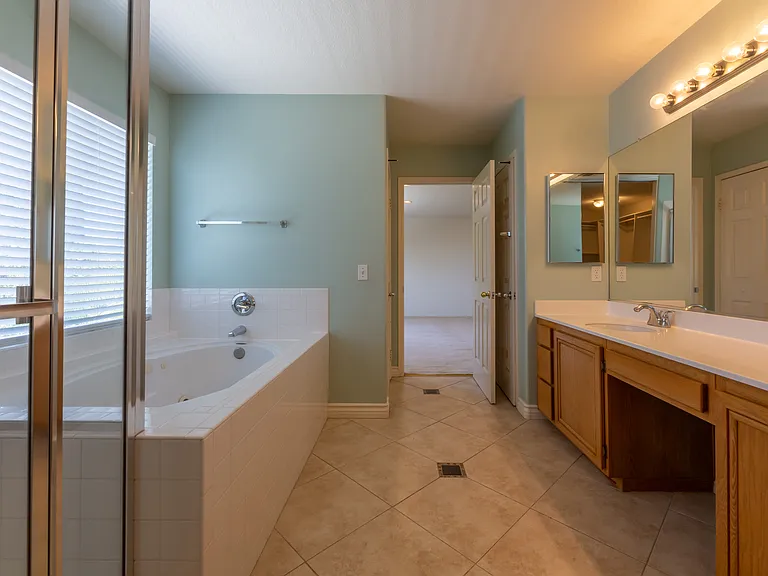 14 Monument Pl — Photo 36