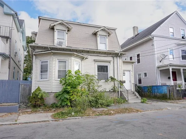 197 Althea St, Providence, RI 02907