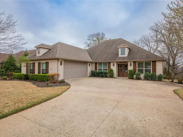 3083 E Stone Mountain Dr, Fayetteville, AR 72701