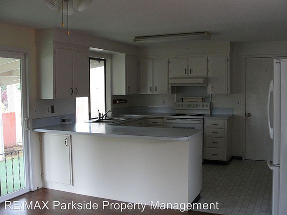 4th image of 4722 Lakemont St SE