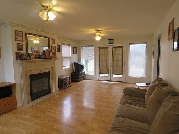 4th image of 161 Martin Ln