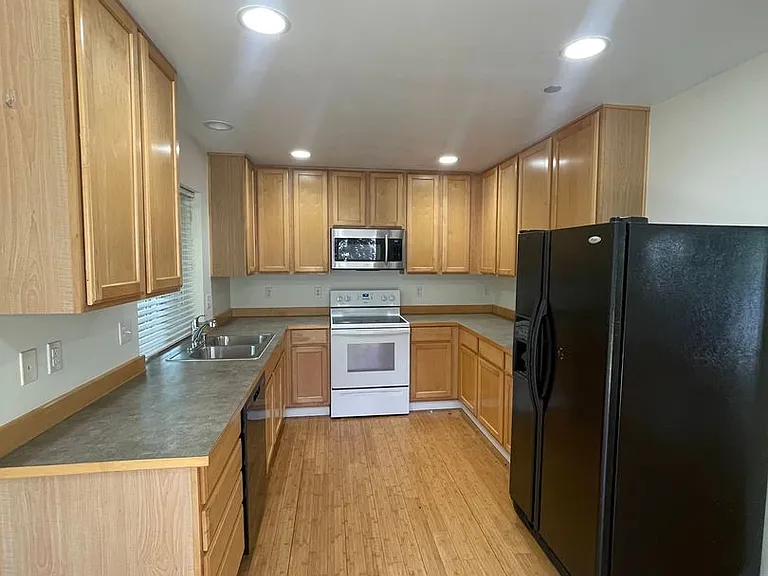 2875 Hannen St — Photo 6