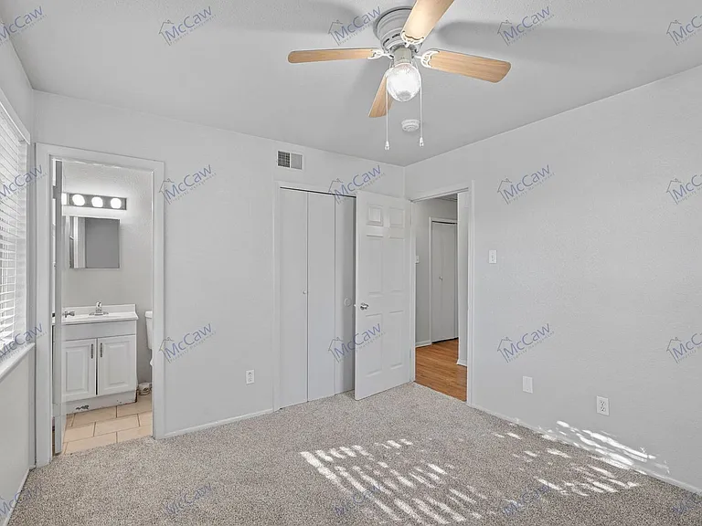 3204 Caribbean Dr — Photo 9