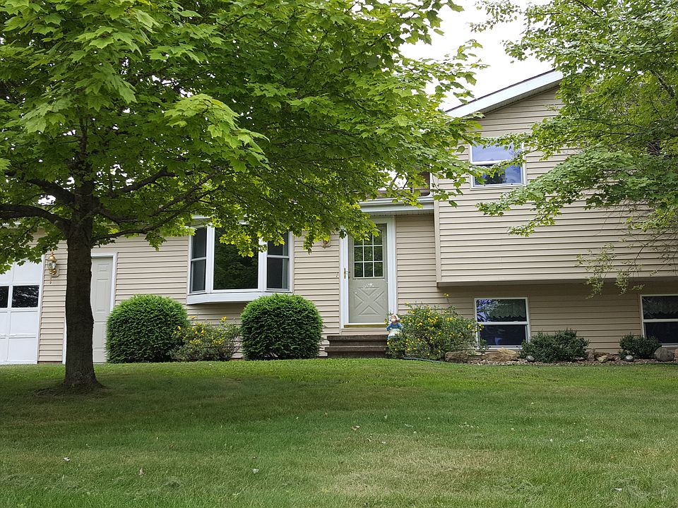 1st image of 610 E Forest St