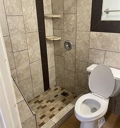 5th image of 613 Shropshire Ave APT 4