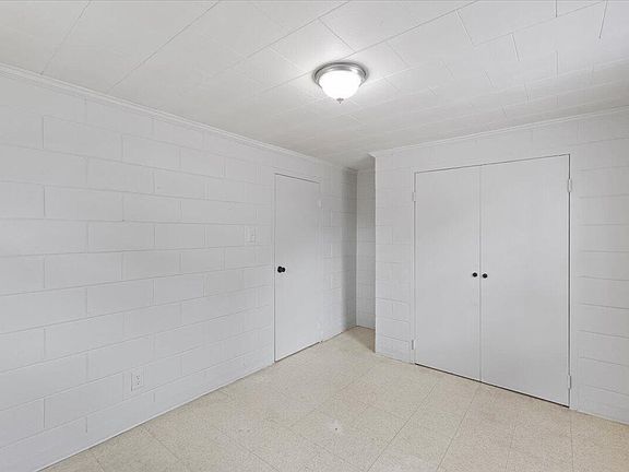 4th image of 1209 Evergreen Rd