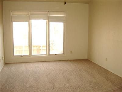 5th image of 3441 Gladstone Ln