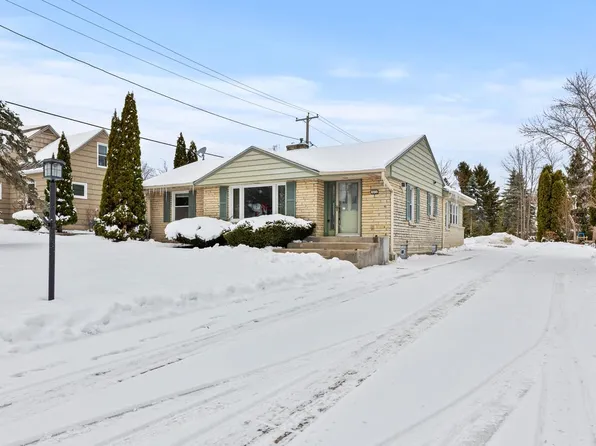 412 East Spooner ROAD, Fox Point, WI 53217