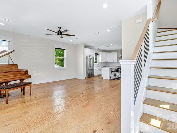 5th image of 200 Stafford St