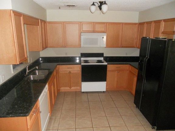 3rd image of 2809 NE 24th Ave
