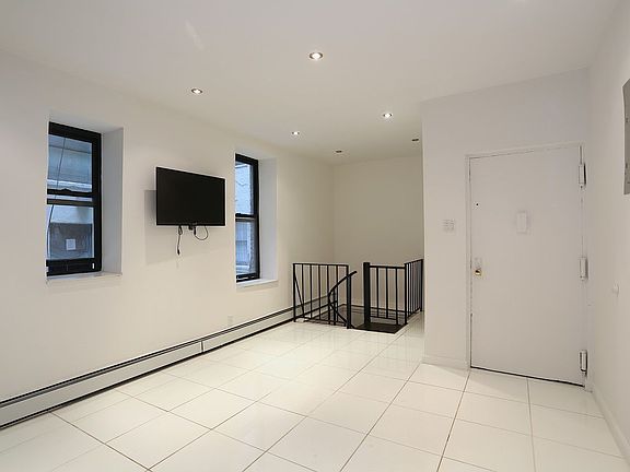4th image of 165 Manhattan Ave APT 1H