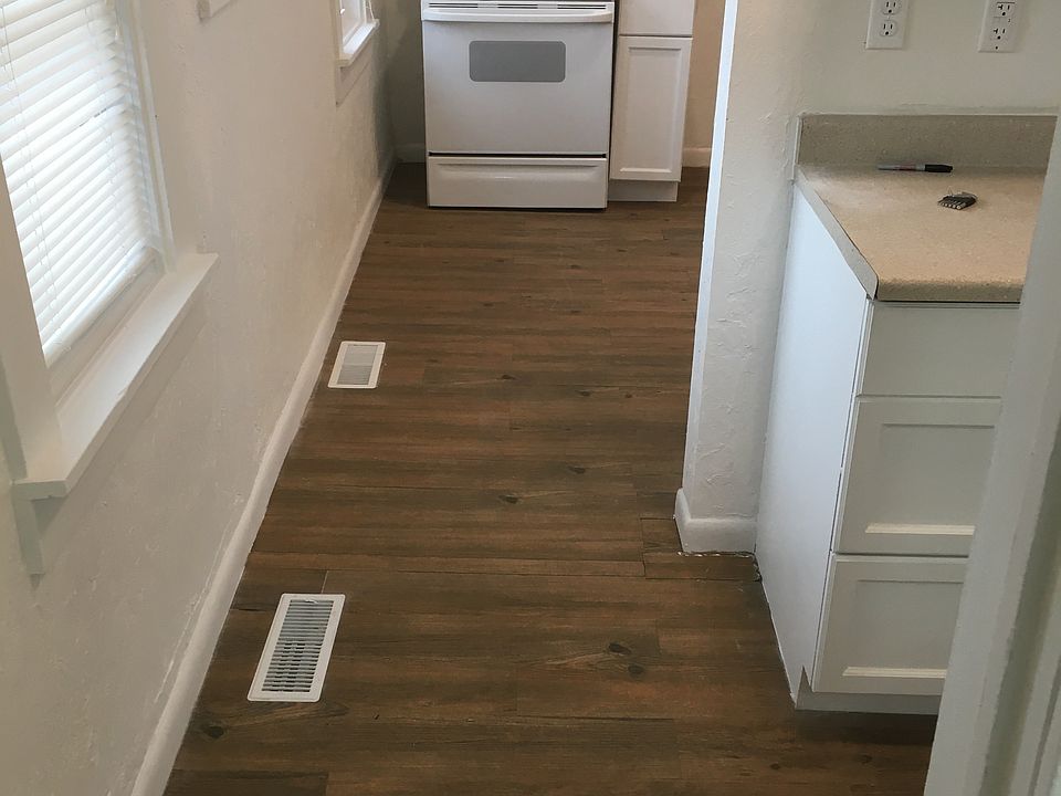1st image of 118 N 1st E #2