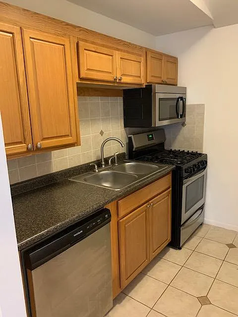 302-533 Smithfield Rd — Photo 3