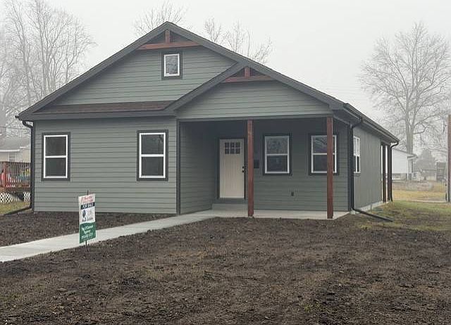 1st image of 615 W Prairie St
