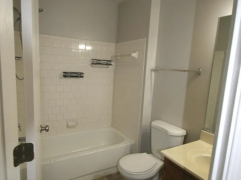 11203 Barnswallow Pl #D — Photo 8