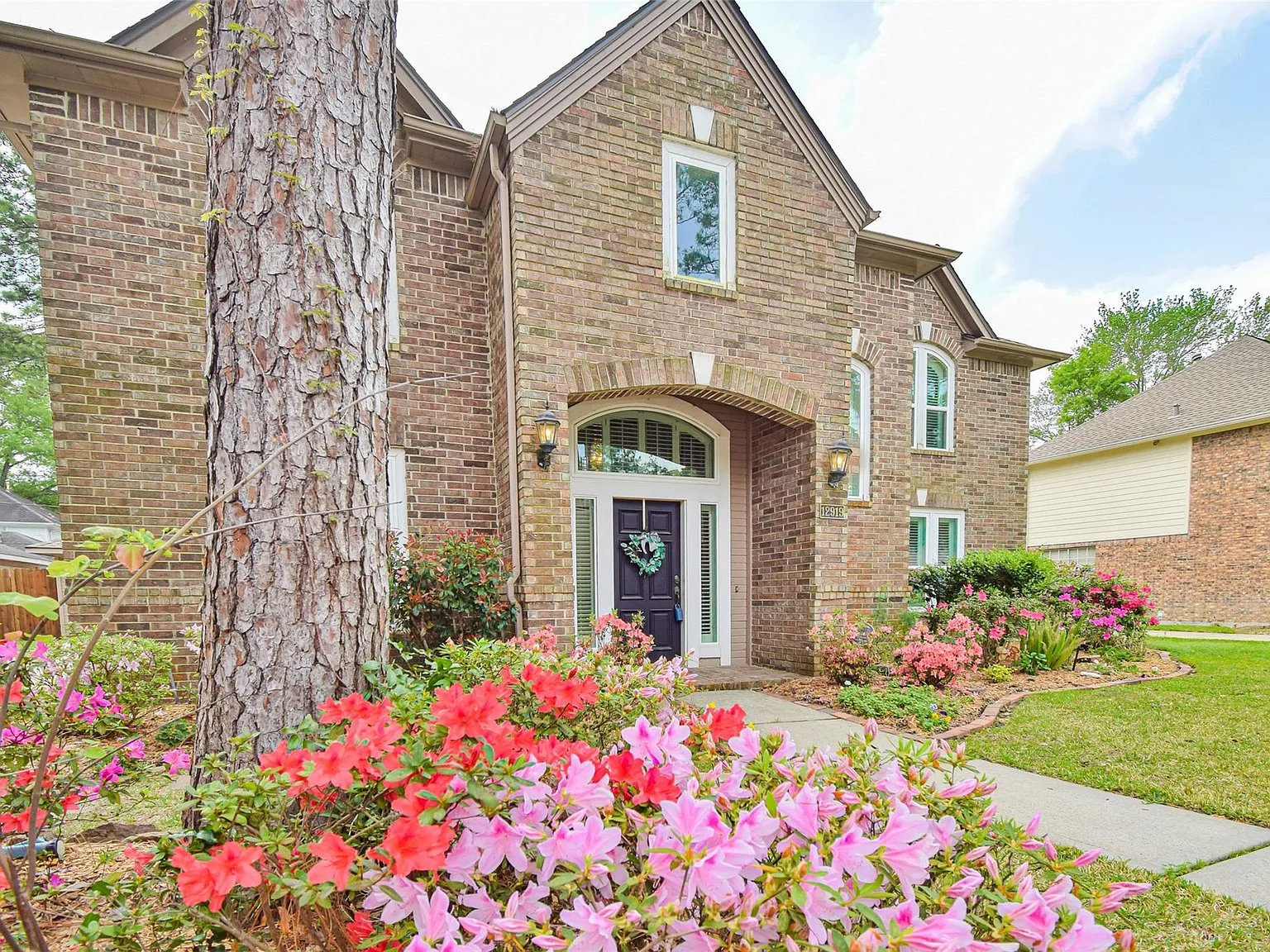 4 bed, 2.5 bath, 2720 sqft, $3,500 — Photo 4