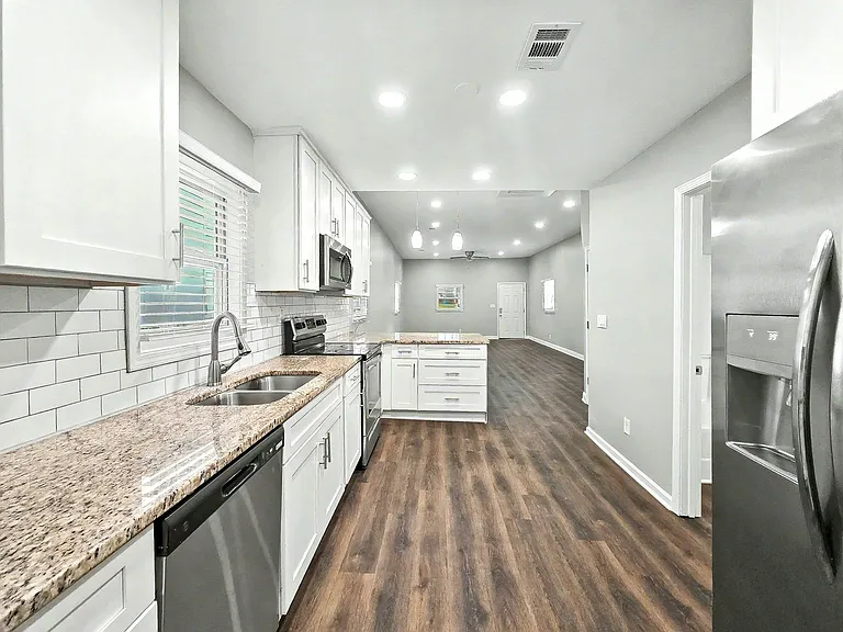 960 Sims St SW — Photo 11