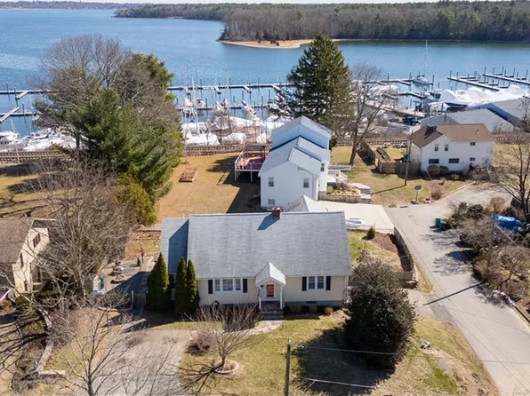 20 Blackmore St, Warwick, RI 02818