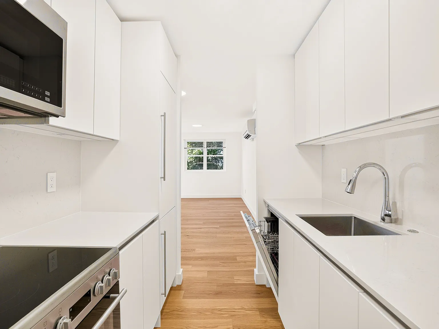 2 bed, 1.0 bath, 890 sqft, $3,200 — Photo 1