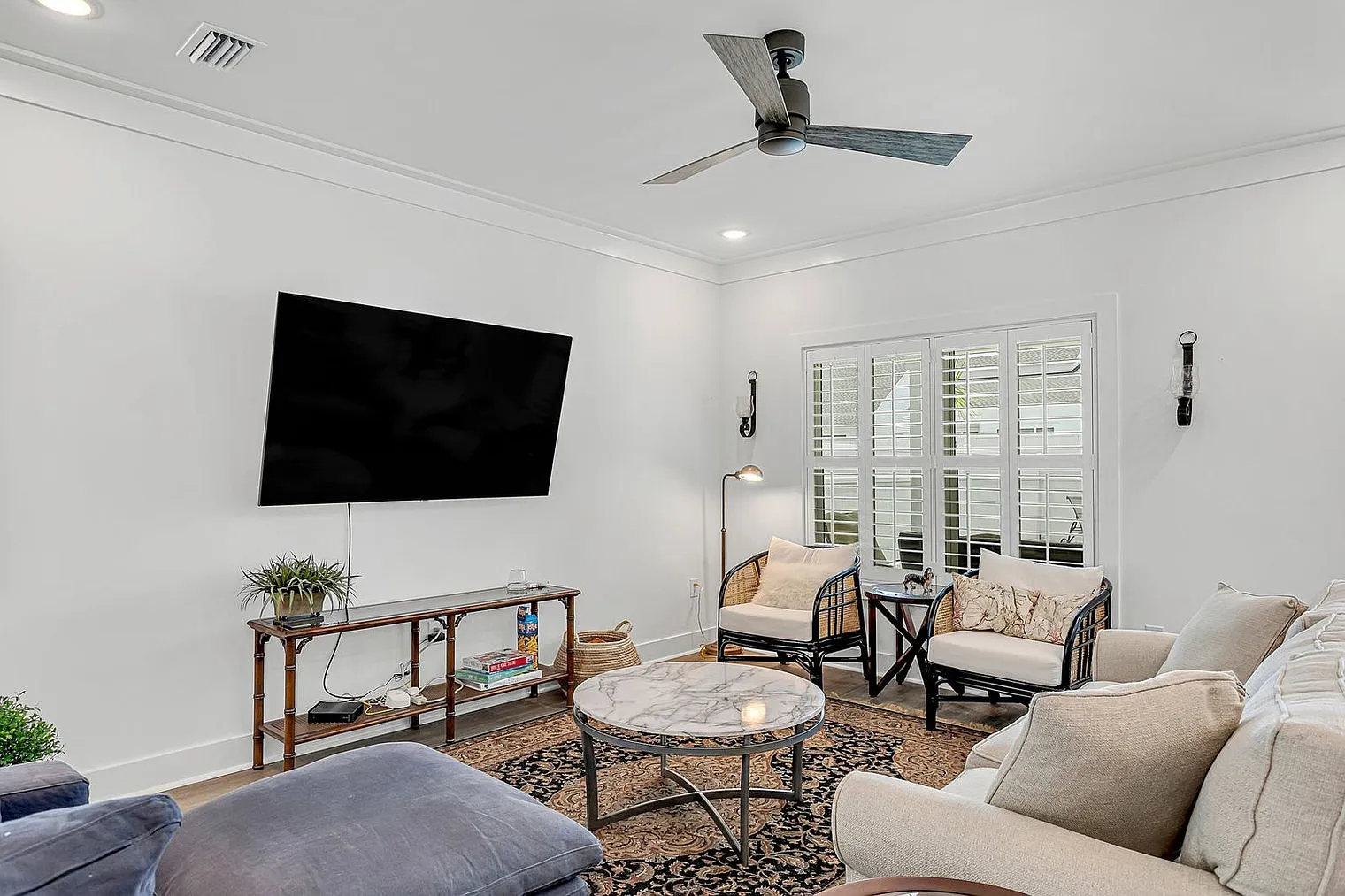 4 bed, 3.0 bath, 2174 sqft, $4,012 — Photo 2