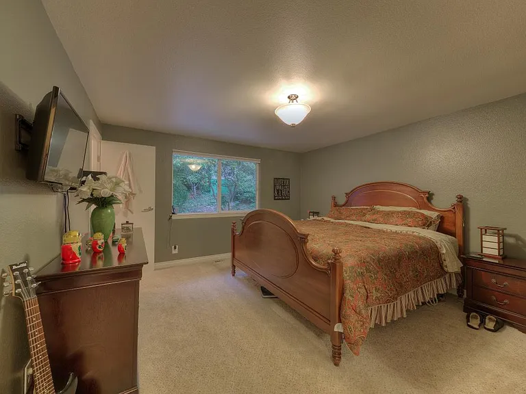 Master Bedrooom