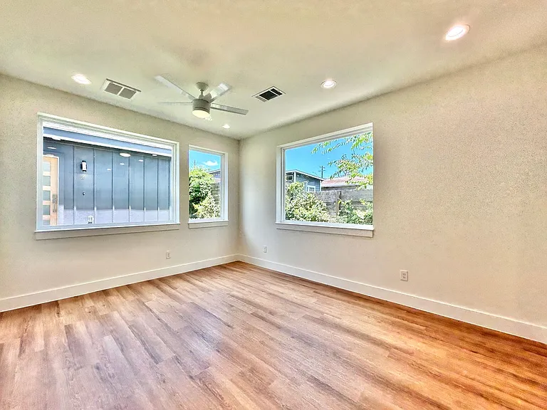 5605 Samuel Huston Ave #2 — Photo 3