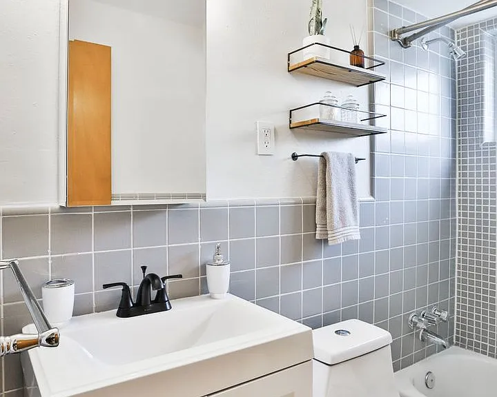 7055 Hampton Ave #201 — Photo 6