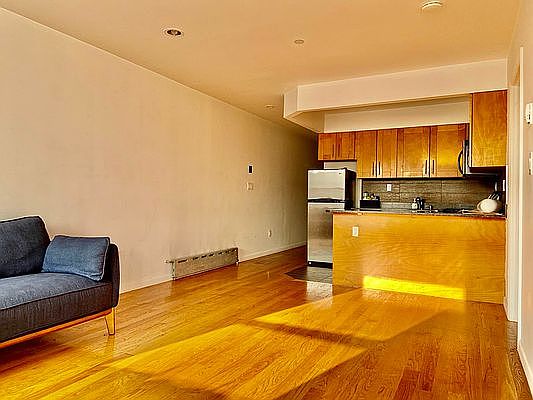 2nd image of 28 Graham Ave #3FY