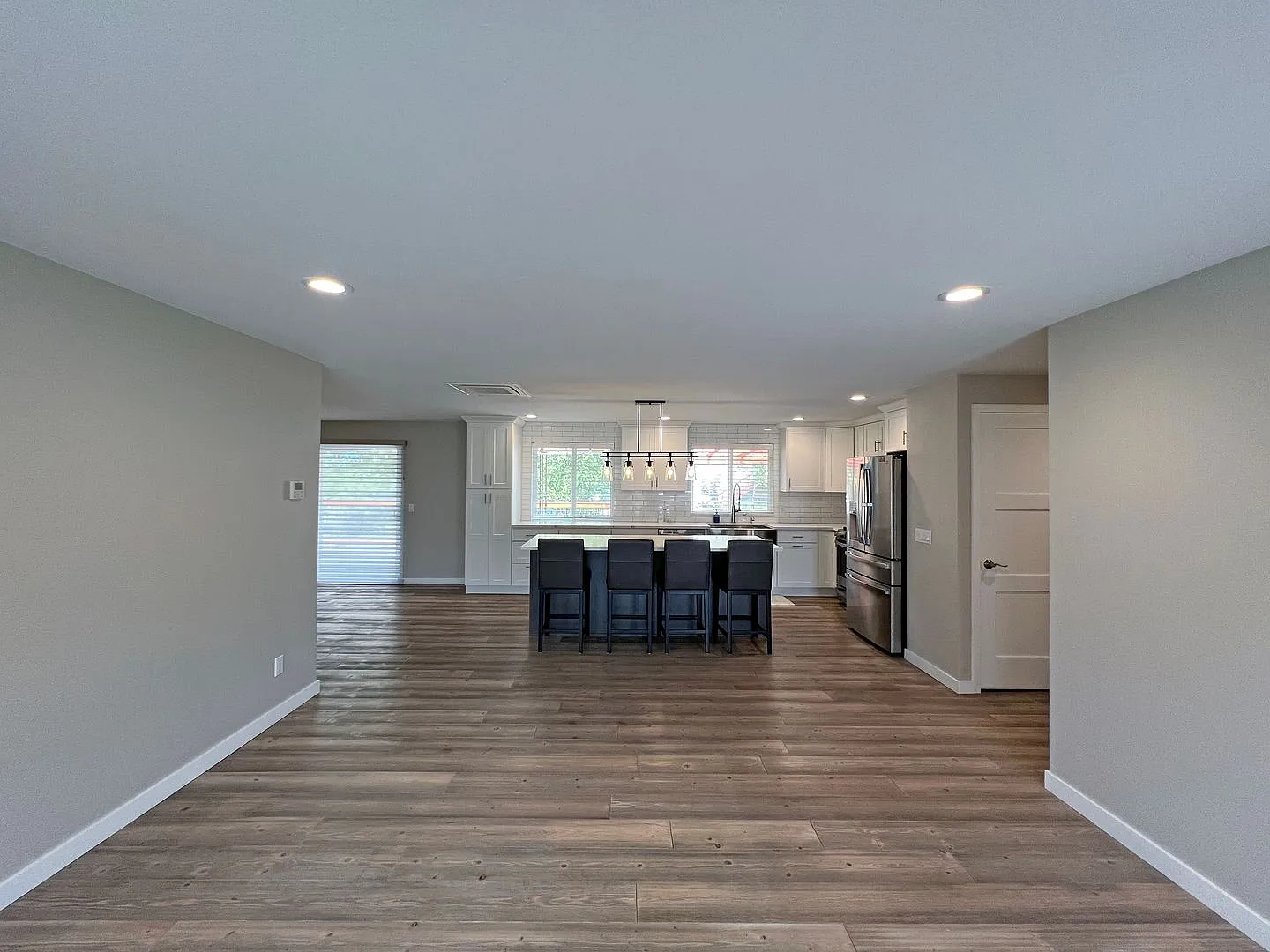 Scenic hill rambler home - full remodel - 3 bedroom 1.5 bathroom, 2 car garage - Available now. — Photo 4