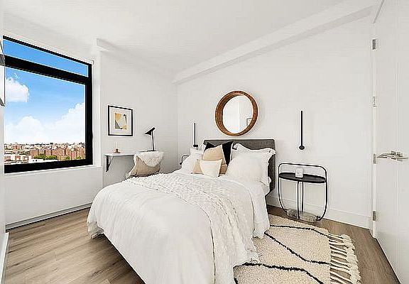 4th image of 224 E 135th St #2506S