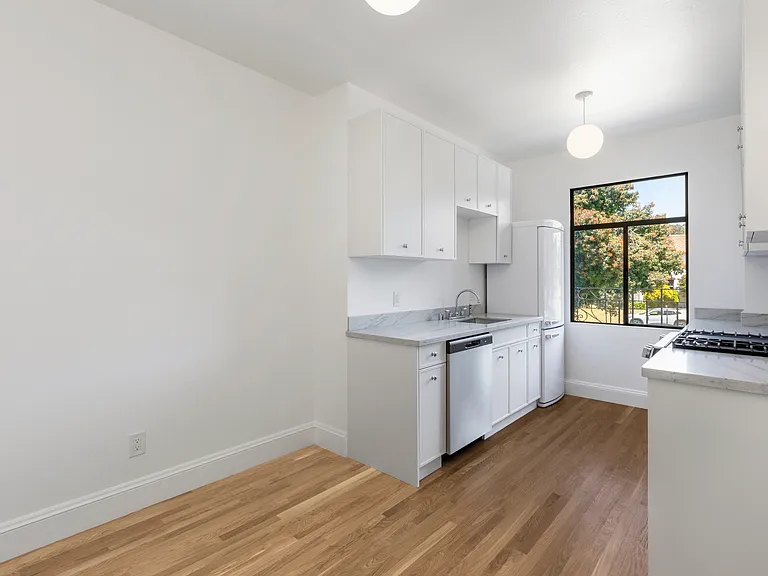 3260 Gough St #101 — Photo 12
