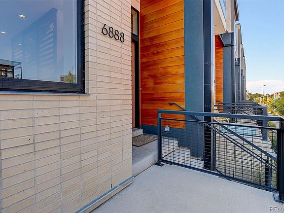 3rd image of 6888 E Lowry Boulevard