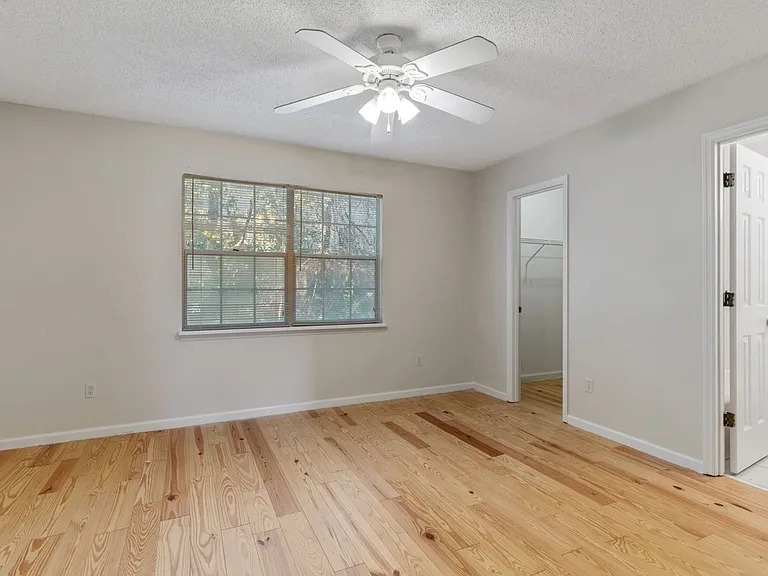 2372 Gregory Dr — Photo 14