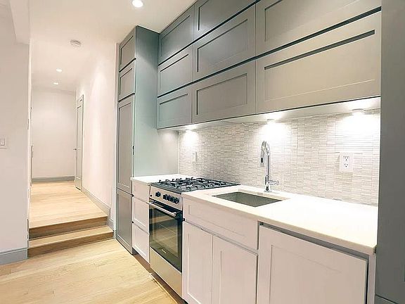 4th image of 421 W 21st St APT 5B