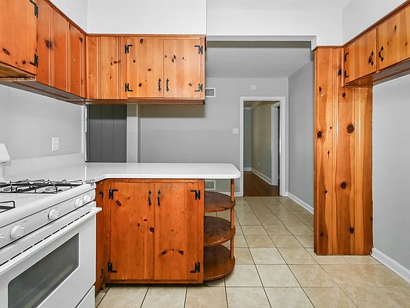 5th image of 1392 Oakwood Dr