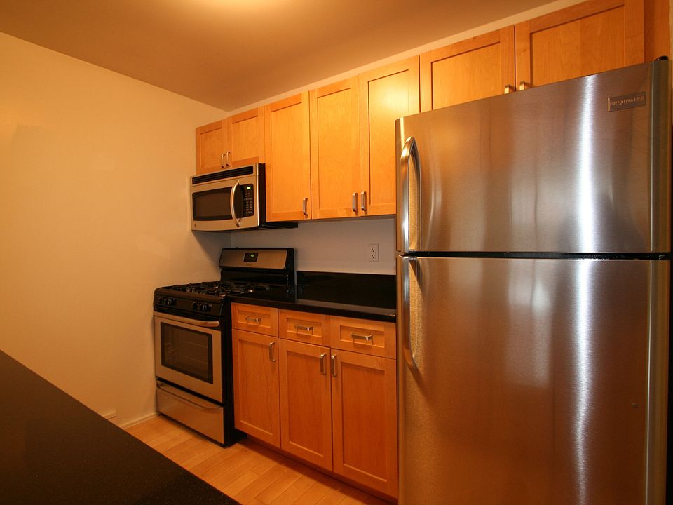 1st image of 323 W 96th St APT 911
