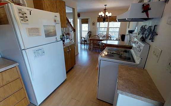 5th image of 270 Sandlewood Blvd