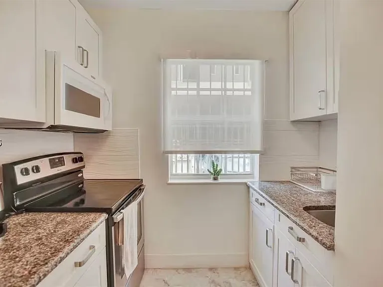 174 NE 47th St #202 — Photo 10