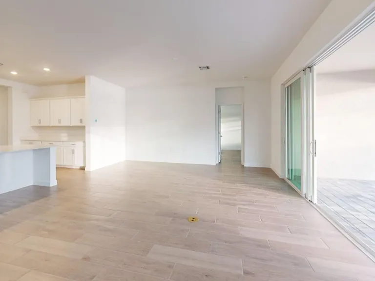 7949 Lakes Edge Ln — Photo 5