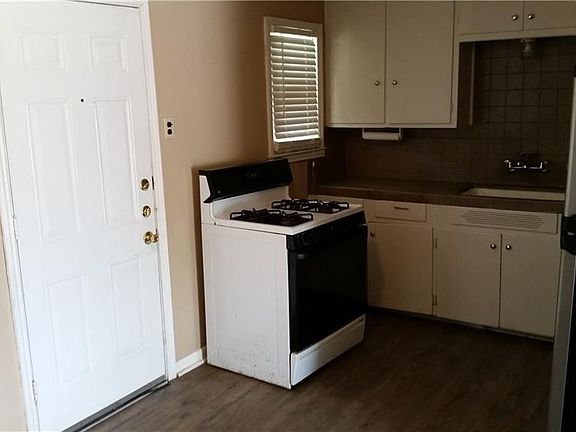 4th image of 906 Shiels Dr