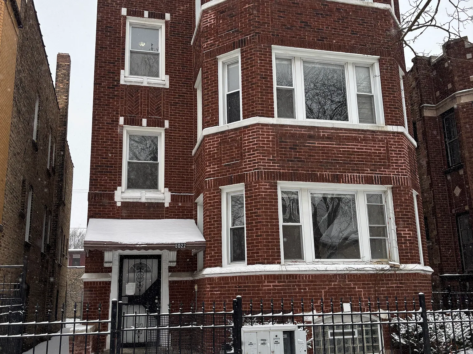 8022 S Marshfield Ave — Photo 1