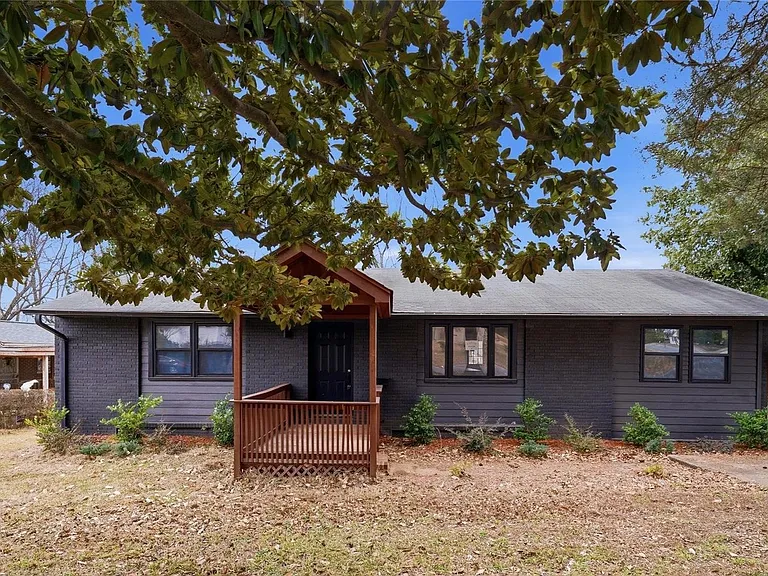 3027 Remington St — Photo 1